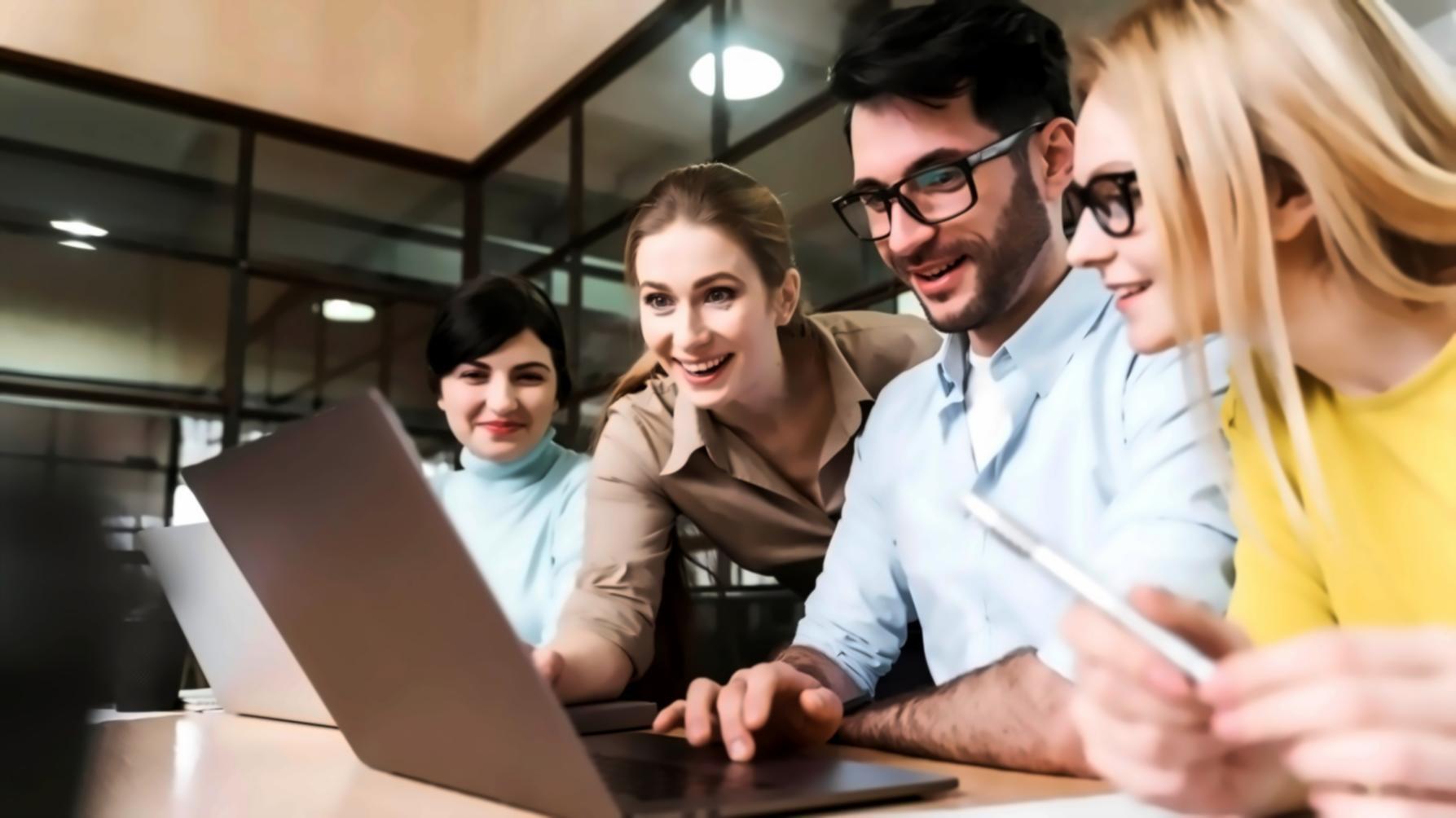 Professionelle Arbeitsumgebung bei ulveranoqis mit Fokus auf Geschäftsentwicklung